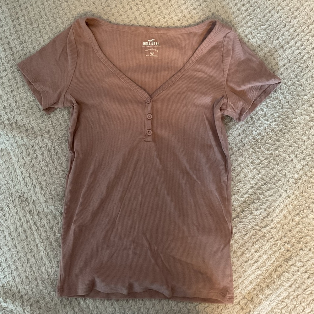 New Hollister M, V neck tee